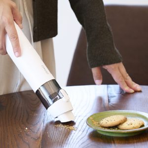ハンディクリーナーで使う様子