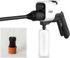 ペットボトルからの給水が可能です。