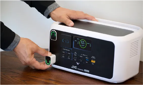 モバイルバッテリーをスロットインして充電