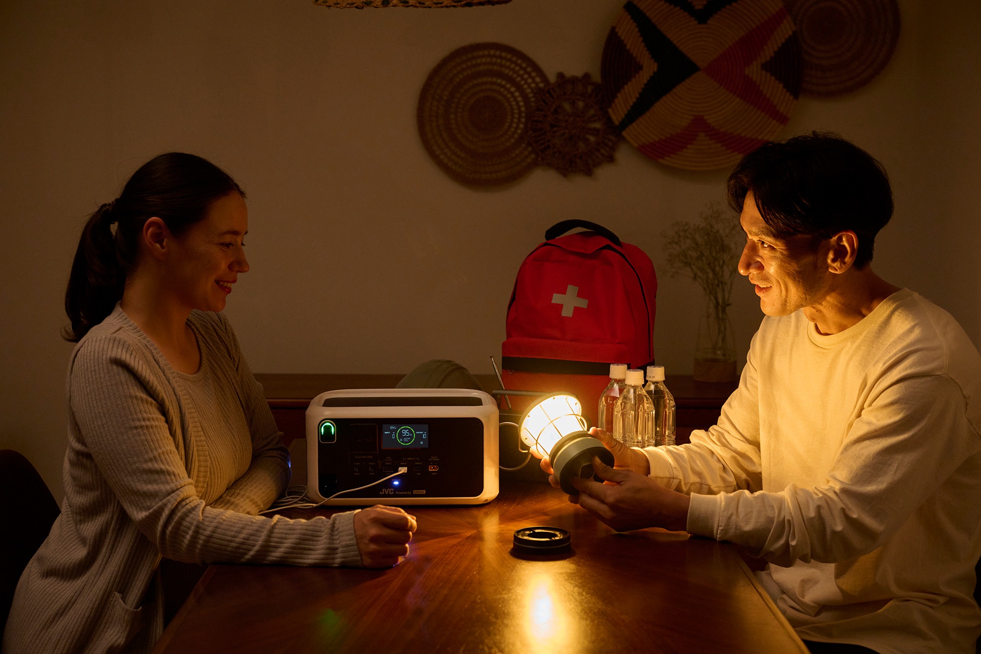 普段使いが、いざというときの安心に。モバイルバッテリーが電源になる